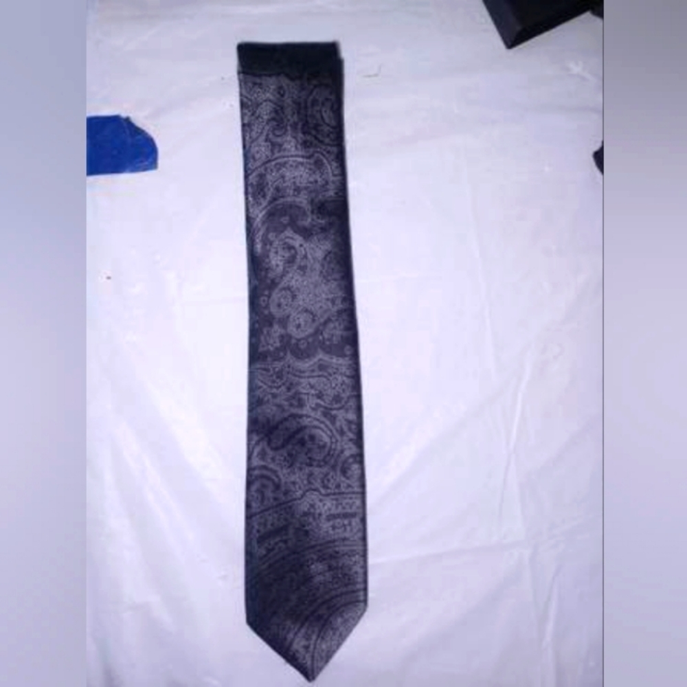 🖤 Oscar de la Renta Men’s Black Tie – Classic Luxury